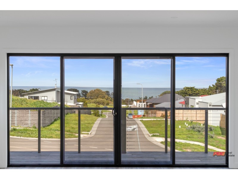 15 Hillcrest Avenue, Kilcunda VIC 3995