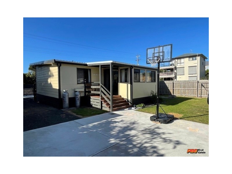 62 SURFBEACH RD, Cape Paterson VIC 3995
