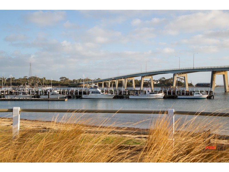 1/70 Potters Hill Road, San Remo VIC 3925