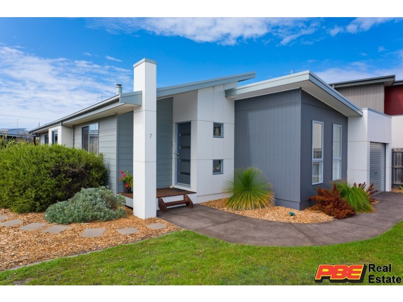 7 BLUE WATER CIRCLE, Cape Paterson VIC 3995