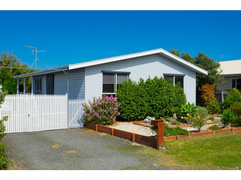 11 REEF STREET, Cape Paterson VIC 3995