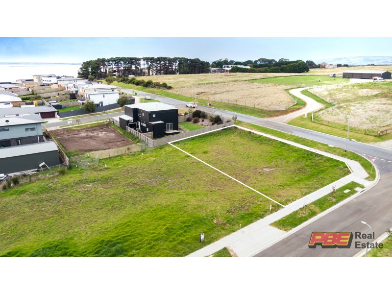 2/2 Elevation Crescent, San Remo VIC 3925