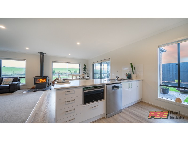 38 Racecourse Crescent, Dalyston VIC 3992