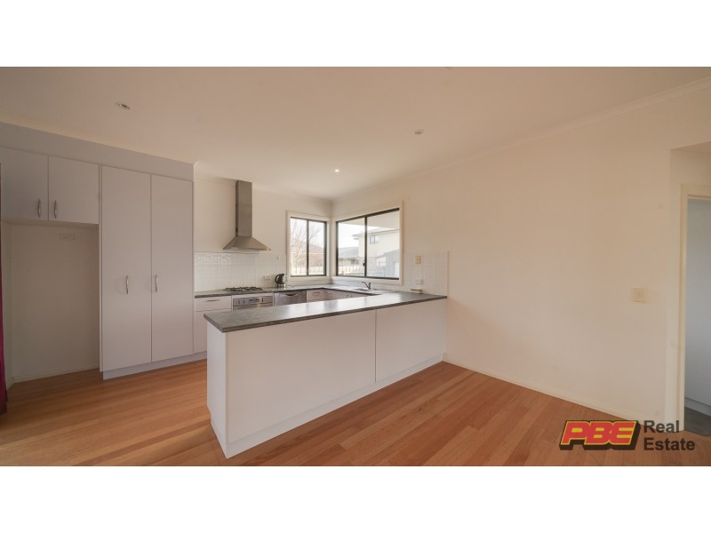 33 Oxford Way, Wonthaggi VIC 3995