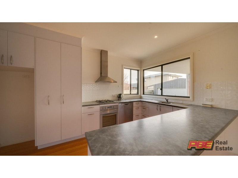 33 Oxford Way, Wonthaggi VIC 3995