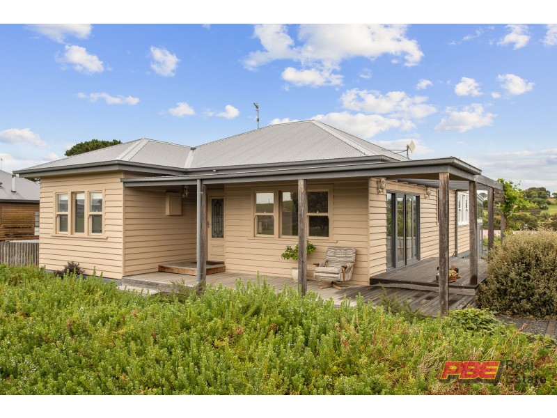 8 Wave Street, Kilcunda VIC 3995