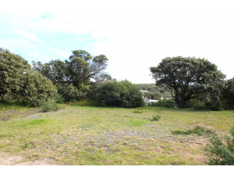 13-15 McINDOE AVENUE, Venus Bay VIC 3956