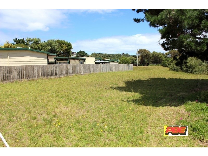 7 ALBERT AVENUE, Venus Bay VIC 3956