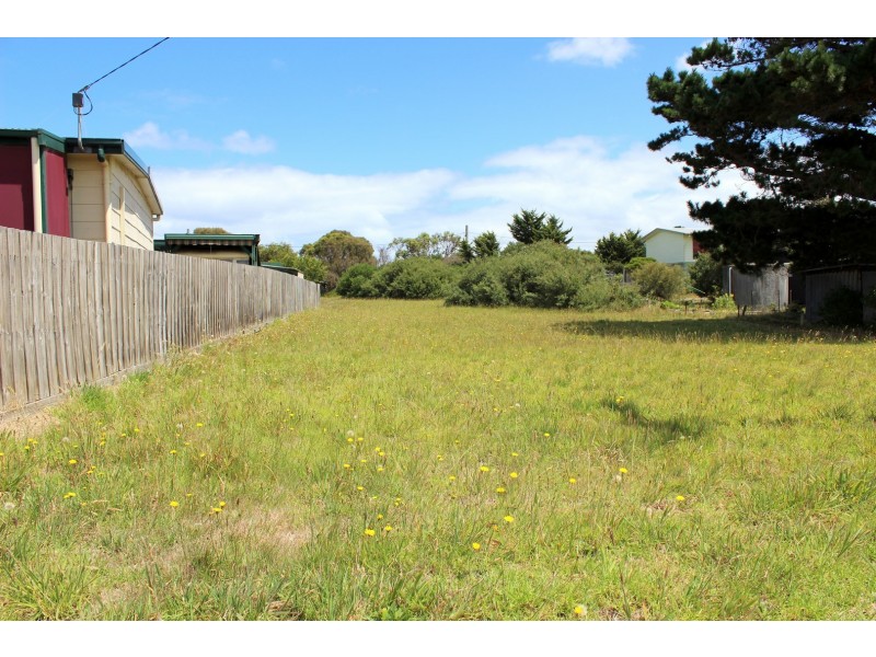 7 ALBERT AVENUE, Venus Bay VIC 3956