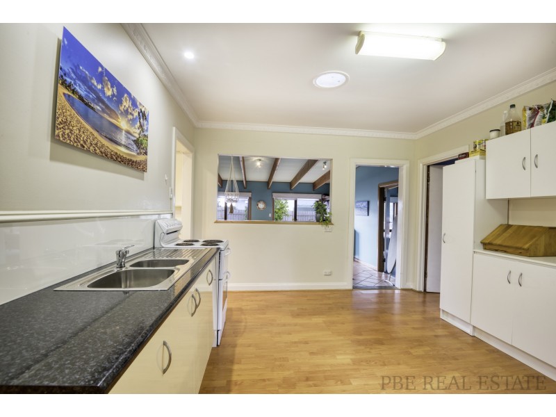 4 MERKANI AVENUE, Venus Bay VIC 3956