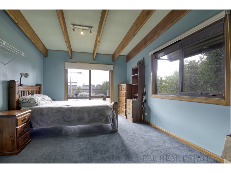 4 MERKANI AVENUE, Venus Bay VIC 3956