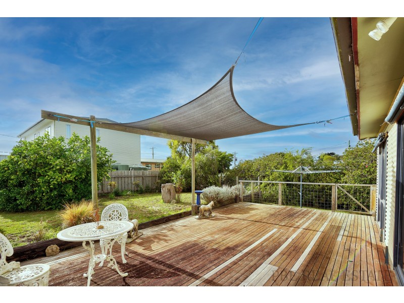 4 MERKANI AVENUE, Venus Bay VIC 3956