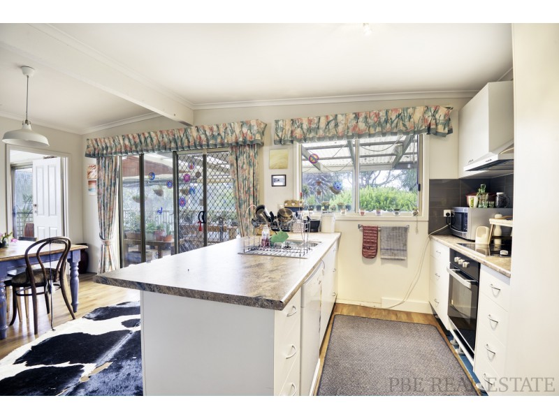 6 ALBERT AVENUE, Venus Bay VIC 3956