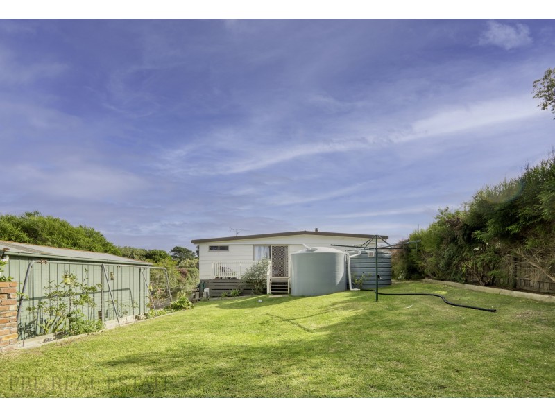 6 ALBERT AVENUE, Venus Bay VIC 3956