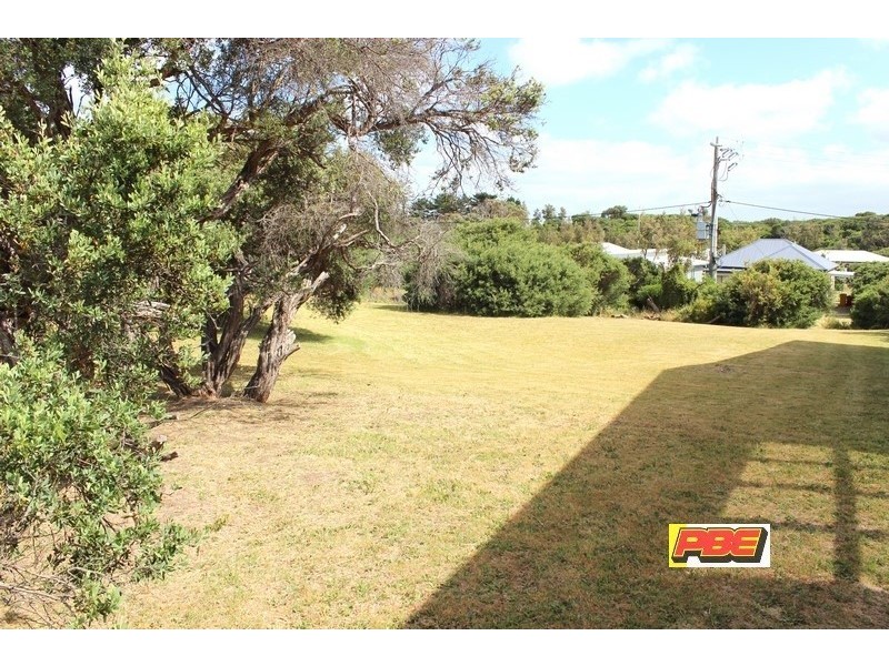 27 BRADLEY AVENUE, Venus Bay VIC 3956