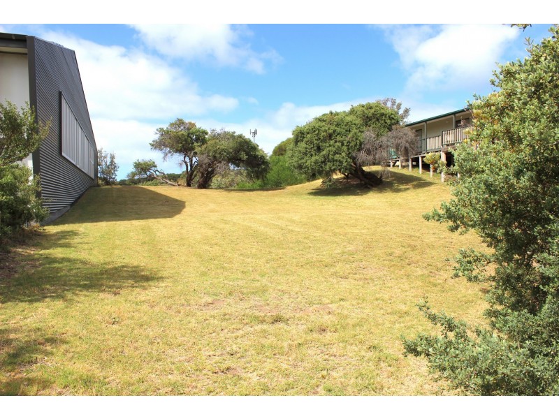 27 BRADLEY AVENUE, Venus Bay VIC 3956
