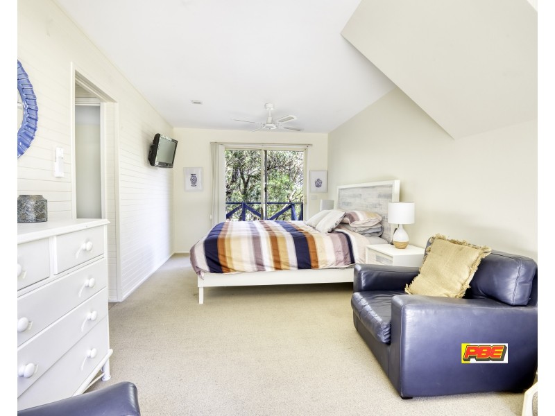 33.. ST IVES CRESCENT, Venus Bay VIC 3956