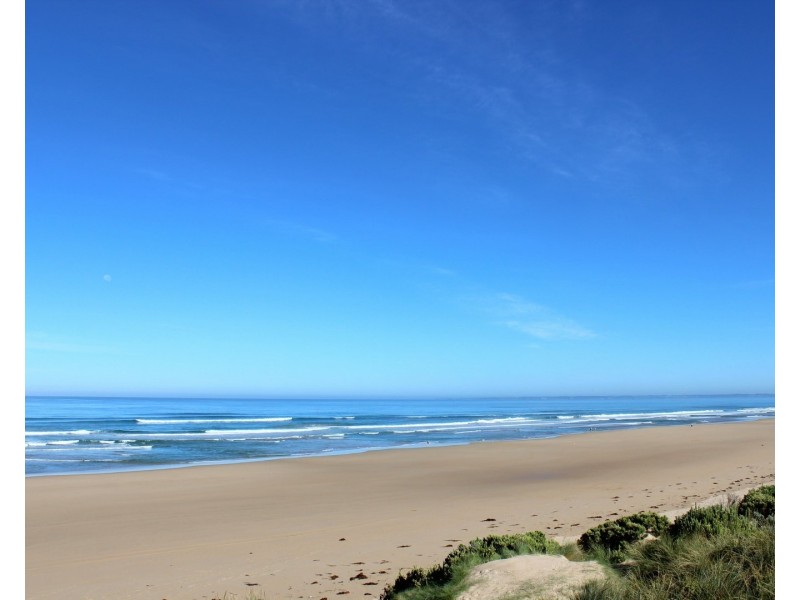 18 INLET VIEW ROAD, Venus Bay VIC 3956