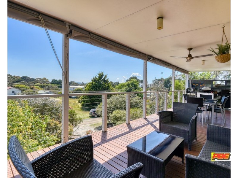 16 SATELLITE CRESCENT, Venus Bay VIC 3956