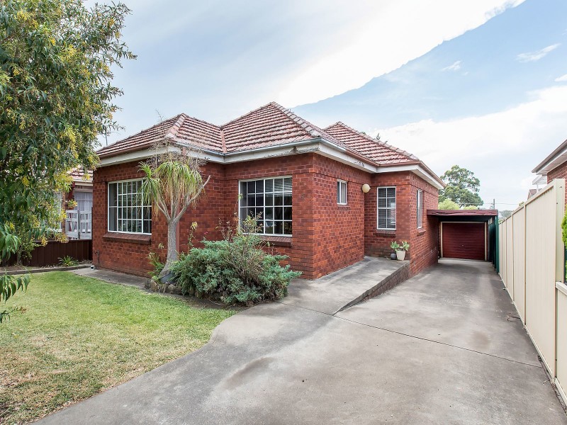 4 Vivienne Street, Kingsgrove NSW 2208