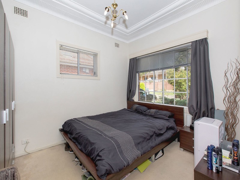 4 Vivienne Street, Kingsgrove NSW 2208