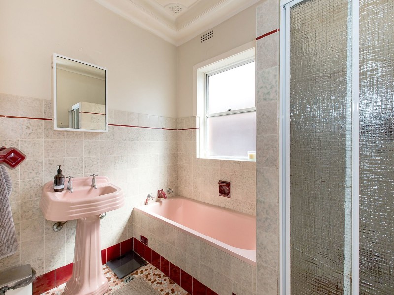 4 Vivienne Street, Kingsgrove NSW 2208