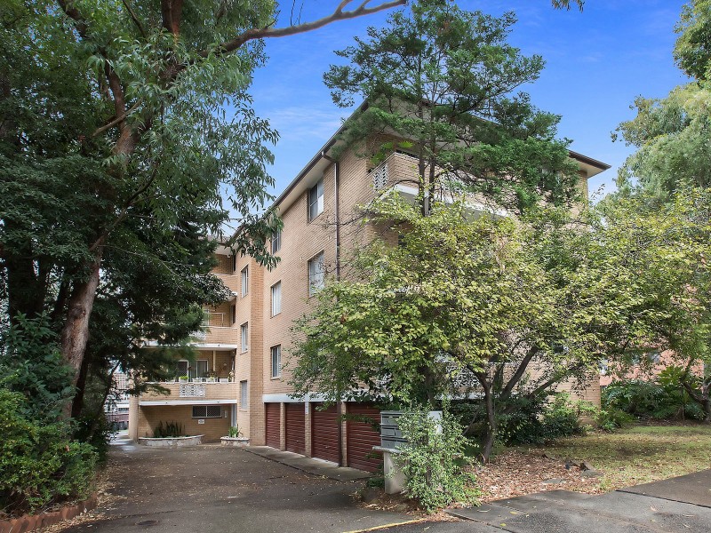 8/52 Hampton Court Road, Carlton NSW 2218