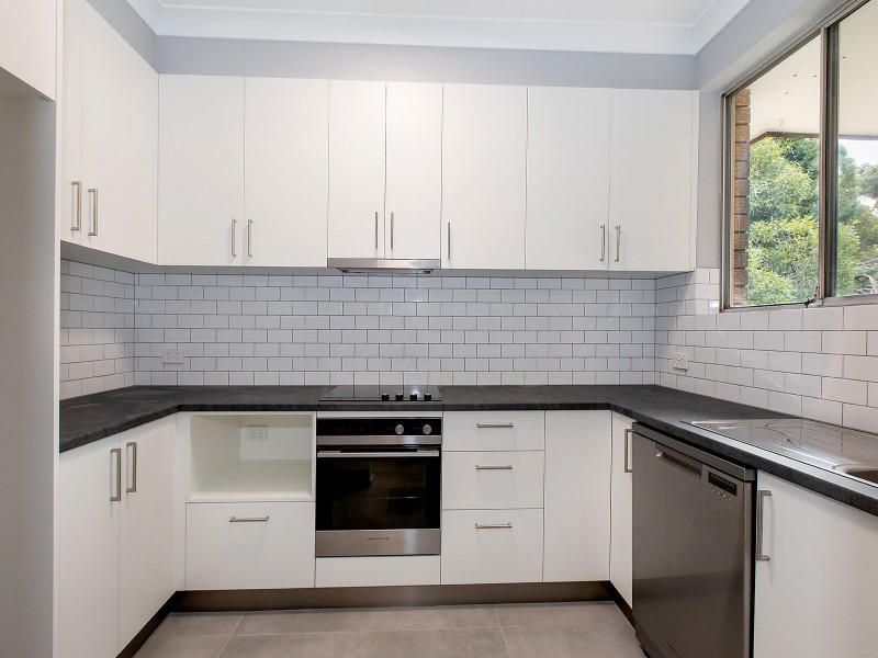 8/52 Hampton Court Road, Carlton NSW 2218