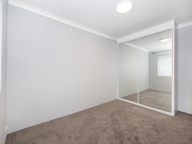 8/52 Hampton Court Road, Carlton NSW 2218