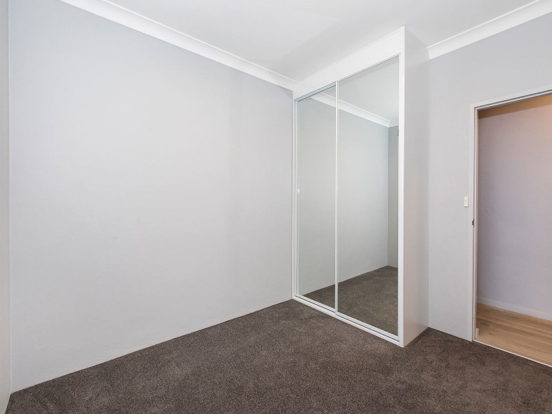 8/52 Hampton Court Road, Carlton NSW 2218