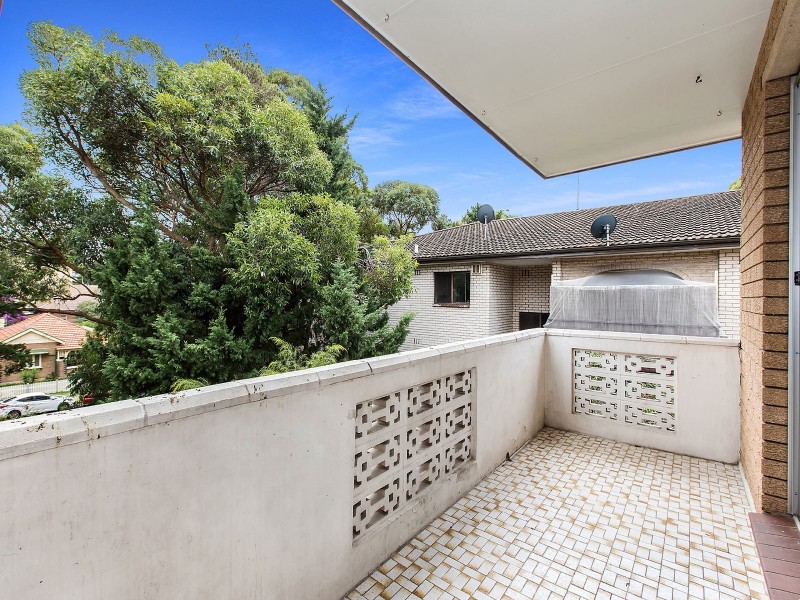 8/52 Hampton Court Road, Carlton NSW 2218