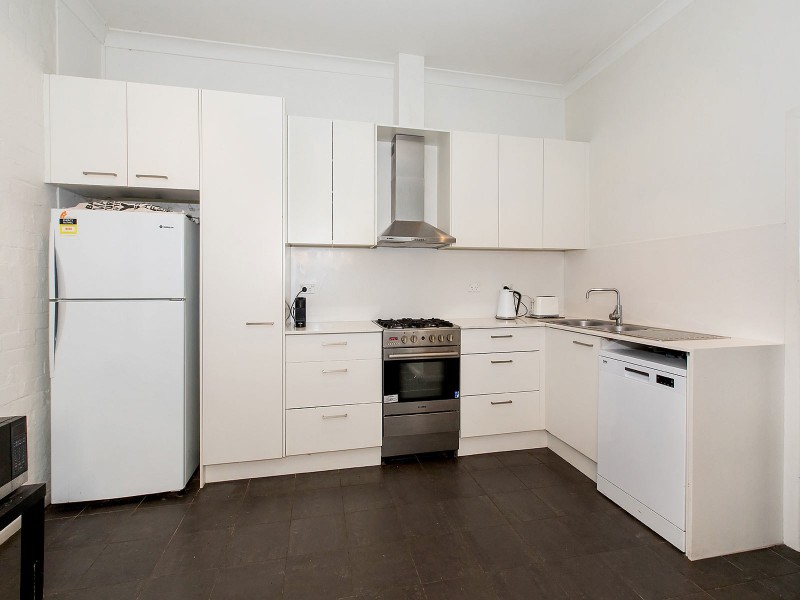 32 Anzac Parade, Kensington NSW 2033