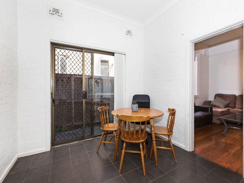 32 Anzac Parade, Kensington NSW 2033