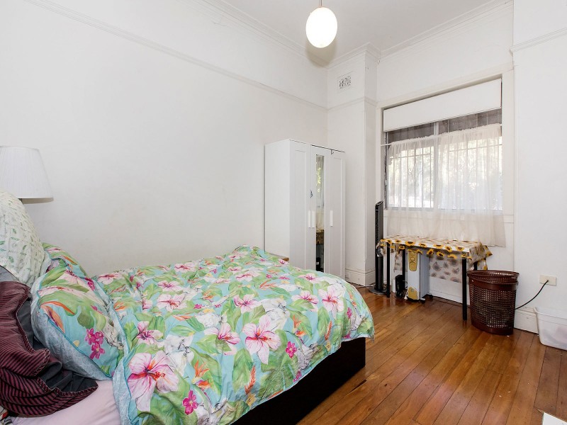 32 Anzac Parade, Kensington NSW 2033