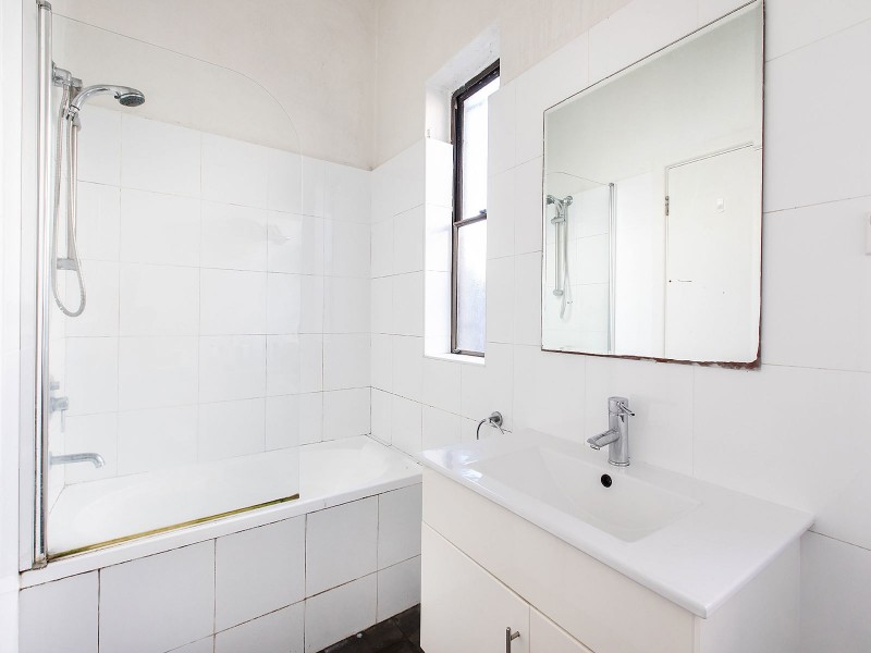 32 Anzac Parade, Kensington NSW 2033