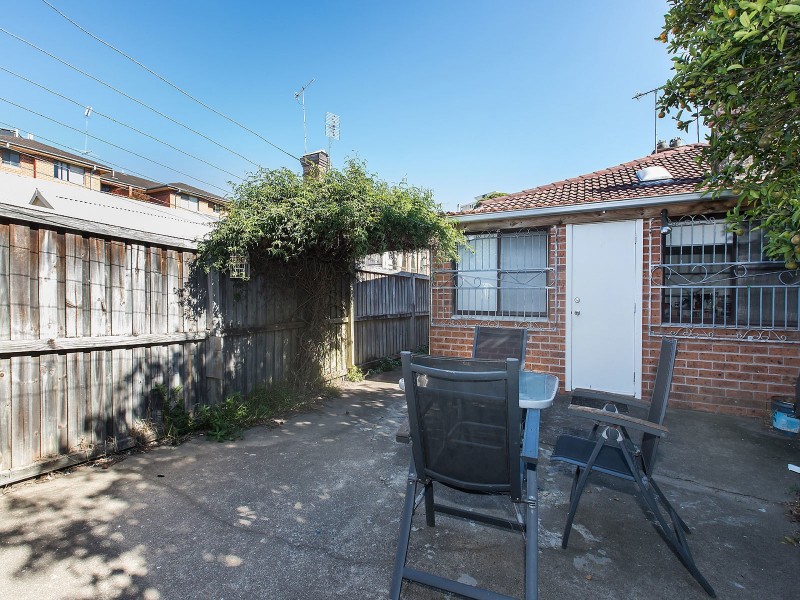 32 Anzac Parade, Kensington NSW 2033