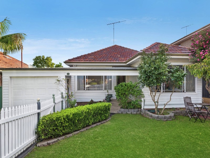 19 Daisy Street, Roselands NSW 2196