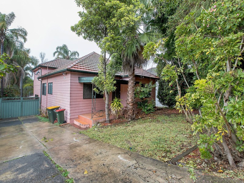 42 Toronto Parade, Sutherland NSW 2232