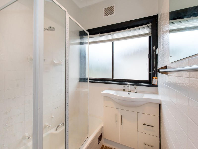 42 Toronto Parade, Sutherland NSW 2232