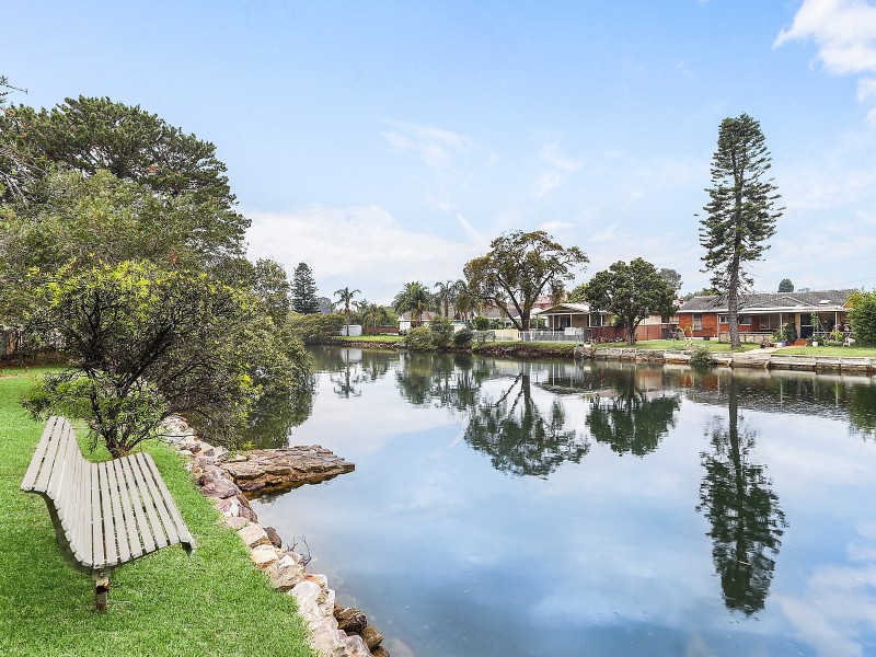 17 Wollondilly Place, Sylvania Waters NSW 2224