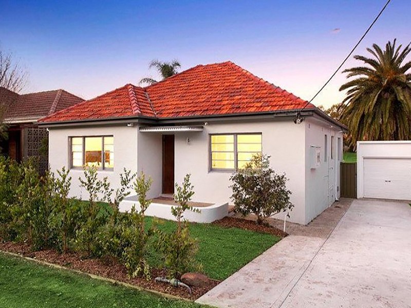 10 Erang Street, Carss Park NSW 2221