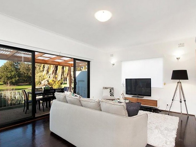 10 Erang Street, Carss Park NSW 2221