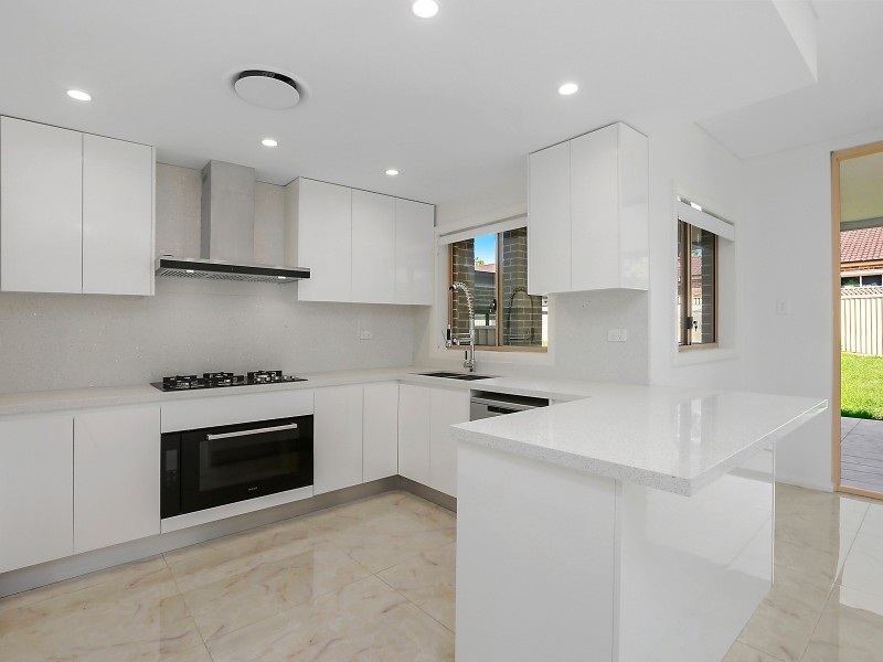 5A Amberdale Avenue, Picnic Point NSW 2213