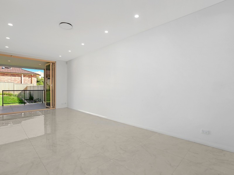 5A Amberdale Avenue, Picnic Point NSW 2213