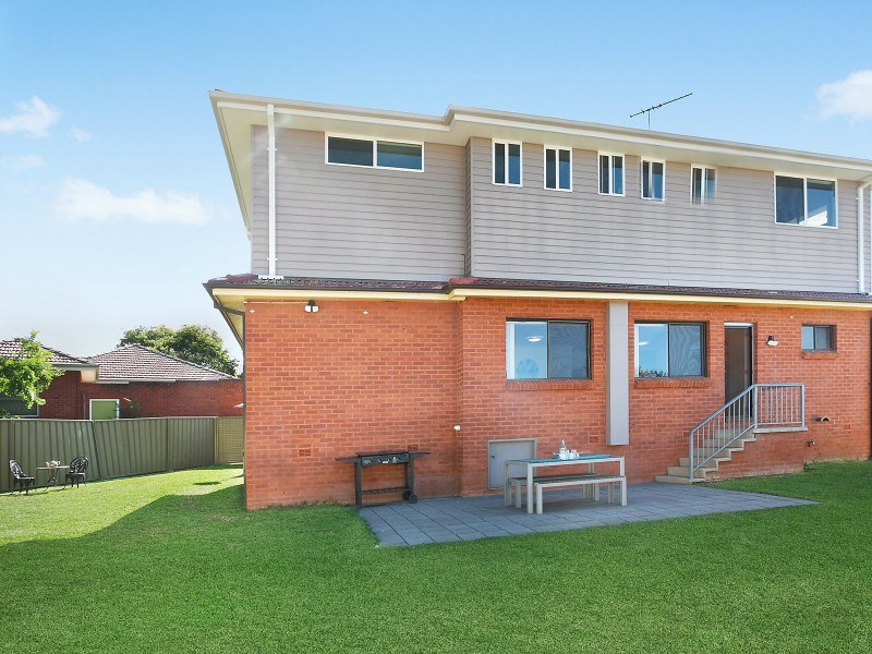 4 Wiggins Avenue, Beverly Hills NSW 2209