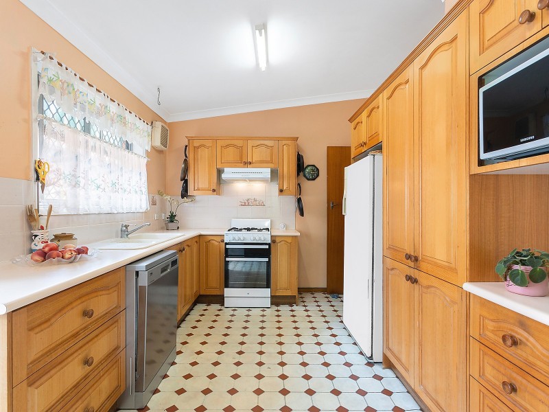 16 Cowland Avenue, East Hills NSW 2213