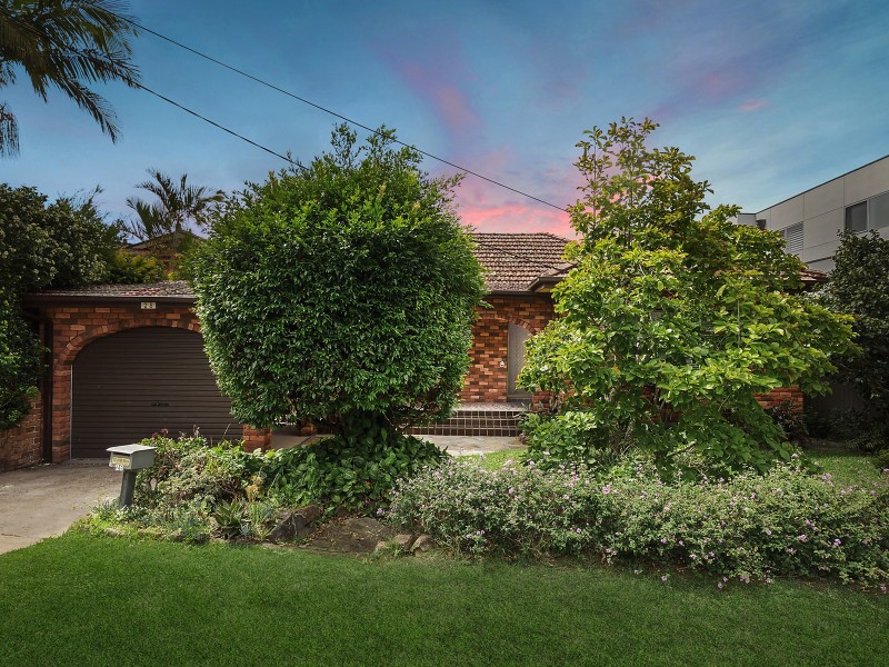 28 Woodlands Avenue, Lugarno NSW 2210