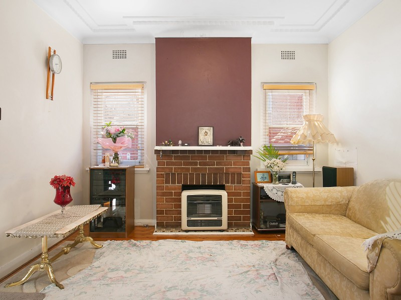 10 Lees Road, Kingsgrove NSW 2208