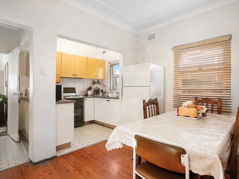 10 Lees Road, Kingsgrove NSW 2208