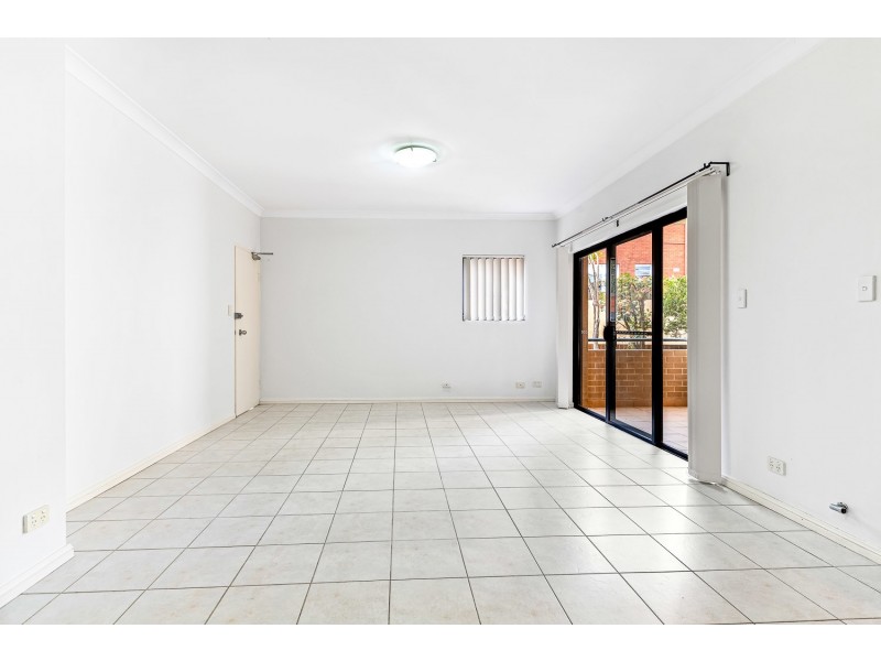 2/15 Wycombe Avenue, Monterey NSW 2217